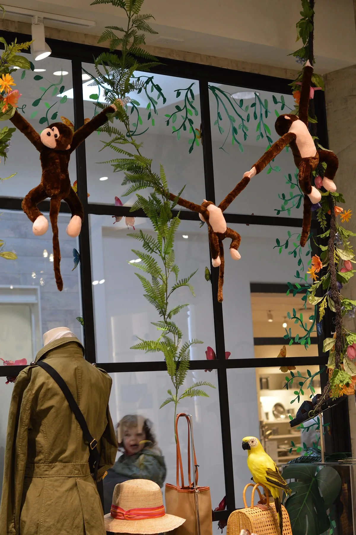 Step into Paradise: Galleria’s Spring Escape